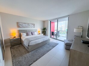 3 bedrooms, desk, WiFi, bed sheets