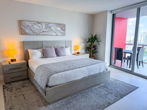 3 bedrooms, desk, WiFi, bed sheets