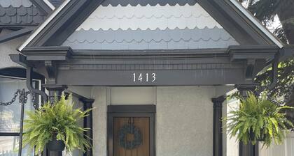 Charming 2-bedroom Victorian house downtown in Idaho Springs- 30 day rental