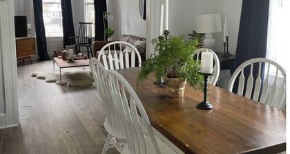 Charming 2-bedroom Victorian house downtown in Idaho Springs- 30 day rental