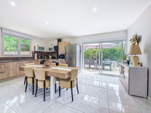 Réfrigérateur, micro-ondes, four, lave-vaisselle