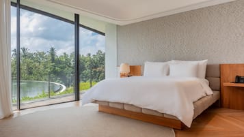 Familie-loftsleilighet | Minibar (inkludert), safe på rommet og skrivebord