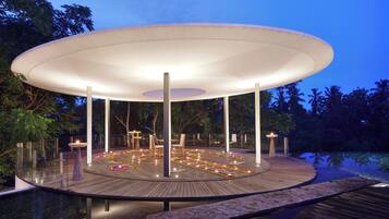 Couples’ dining