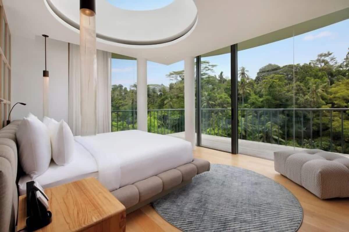 Artículos del minibar gratis y caja de seguridad en la habitación