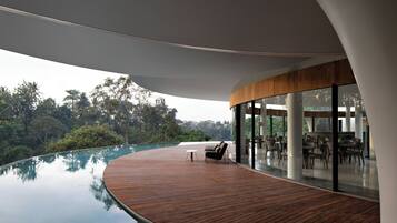 Piscine extérieure