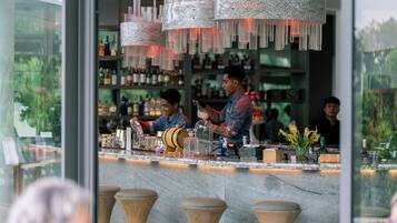Bar (en la propiedad)