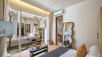 Comfort-Villa, 4 Schlafzimmer, Terrasse, Poolblick | Bettwäsche aus ägyptischer Baumwolle, hochwertige Bettwaren, Zimmersafe