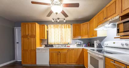 Seasons Suite 3BR in Hinton, AB