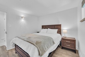 5 bedrooms, free WiFi, bed sheets, wheelchair access