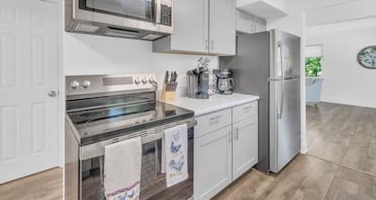 Newly remodeled 5-bedroom house 1.8 mi to Old Town Arvada Hot Tub, AC