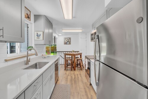 Newly remodeled 5-bedroom house  1.8 mi to Old Town Arvada  Hot Tub, AC