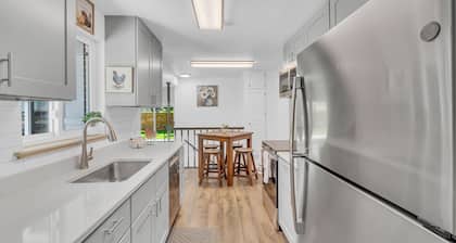 Newly remodeled 5-bedroom house 1.8 mi to Old Town Arvada Hot Tub, AC