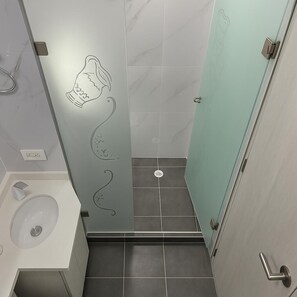 Towels, soap, shampoo, toilet paper