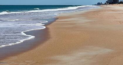 Charming 2-bedroom Beach Cottage Steps from the Sand!