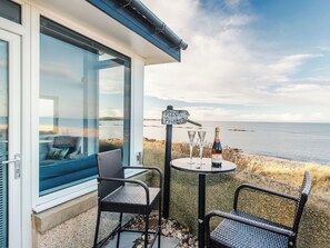 Outdoor dining - Waters Edge by Interhome (Lossiemouth)