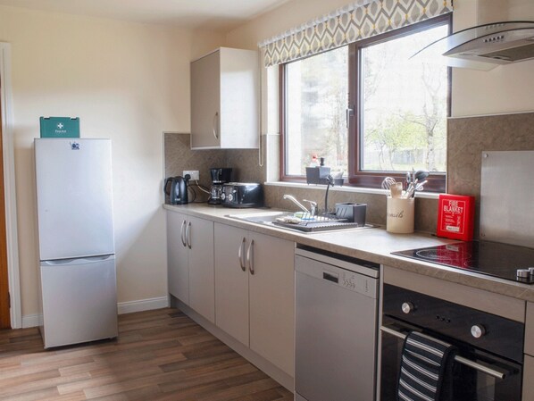 Fridge, microwave, oven, cookware/dishes/utensils