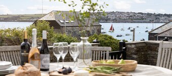 Aloe House - stunning water front location - sleeps 9