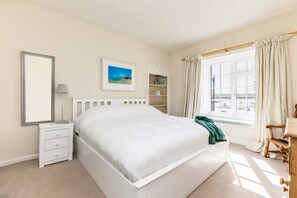 5 bedrooms, WiFi, bed sheets