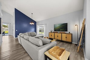 Living area - Oasis Villa with Pool, Hot Tub & Theater by Disney (Kissimmee)