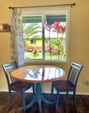Dining - Puna Rainforest Retreat Hotspring - Purple Passion Cottage (Pāhoa)