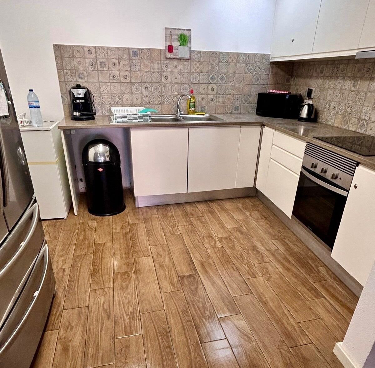 Highchair, cookware/dishes/utensils