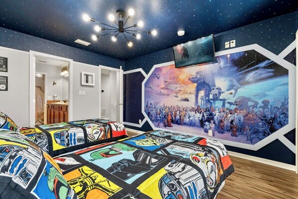 6 bedrooms, iron/ironing board, WiFi, bed sheets