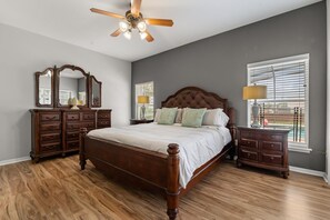 6 bedrooms, iron/ironing board, WiFi, bed sheets