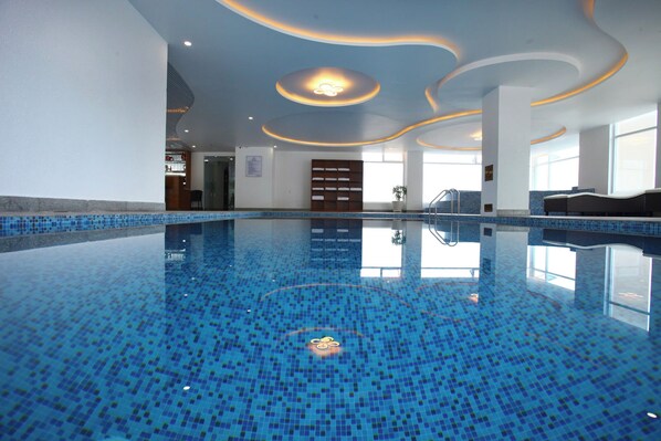 2 piscines couvertes