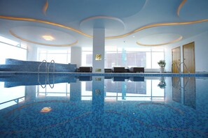 2 piscines couvertes
