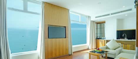 Luxury Studio Suite, 1 King Bed, Sea View