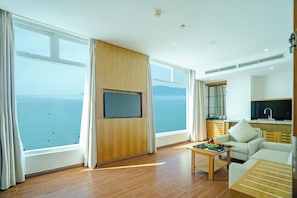 Luxury Studio Suite, 1 King Bed, Sea View | Minibar, desk, blackout drapes, soundproofing