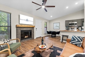 Smart TV, fireplace