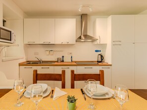 Fridge, microwave, dishwasher, cookware/dishes/utensils