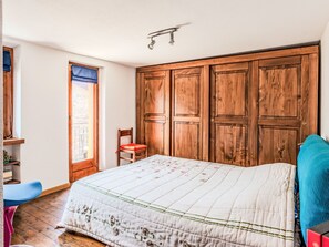 2 bedrooms, Internet