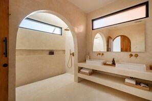 Luksus-villa - 2 soveværelser - terrasse - udsigt til pool | Badeværelse | Gratis toiletartikler, hårtørrer, håndklæder, Sæbe
