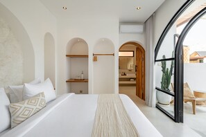 Villa de lujo, 2 habitaciones, patio, vistas a la piscina | Sábanas de algodón egipcio, ropa de cama de alta calidad, caja fuerte