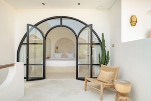 Egyptian cotton sheets, premium bedding, in-room safe, desk