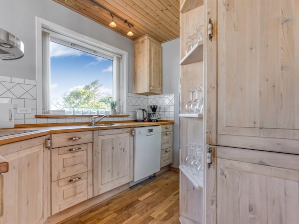 Fridge, dishwasher, cookware/dishes/utensils