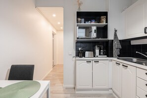 冰箱、��微波炉、烤箱、炉灶