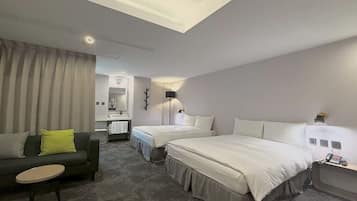 Escritorio, wifi gratis y ropa de cama