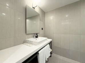 Basic Double Room | Bathroom | Rainfall showerhead, hair dryer, electronic bidet, towels