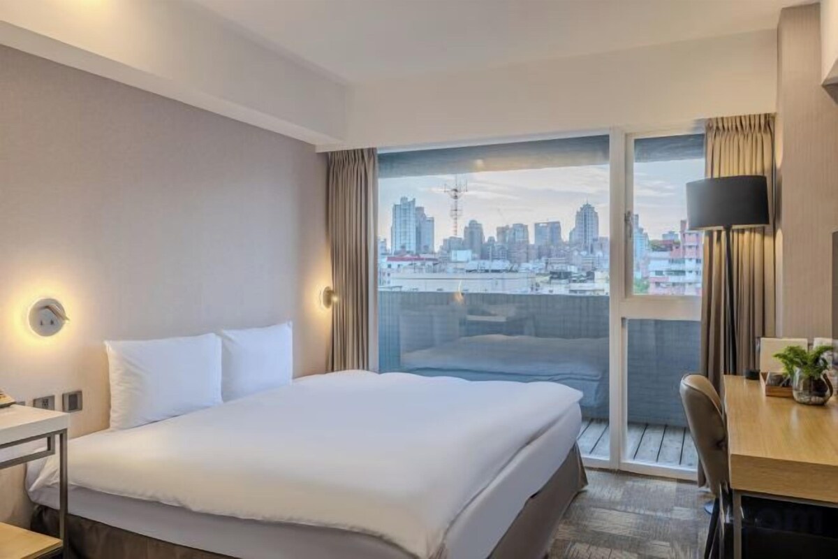 WiFi (free), bed sheets