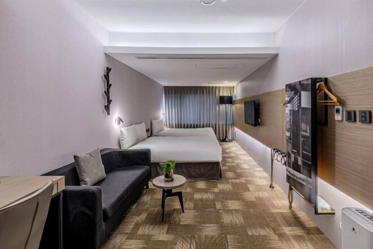 Free WiFi, bed sheets