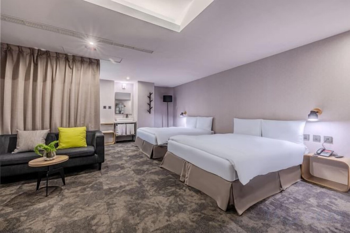 WiFi (free), bed sheets