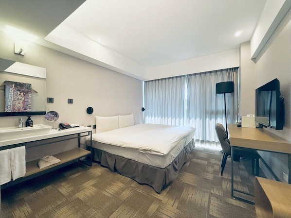 Basic Double Room | Desk, free WiFi, bed sheets