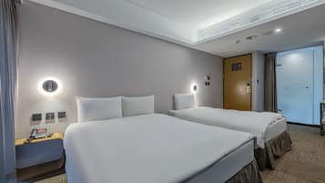 Habitación triple básica | Escritorio, wifi gratis y ropa de cama