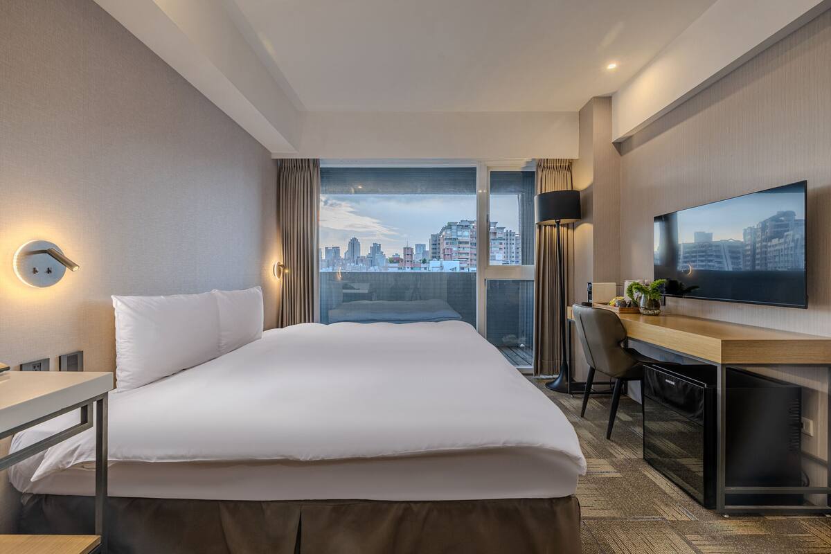 Basic Double Room | Free WiFi, bed sheets