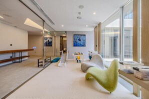 Zona de juegos infantil cubierta