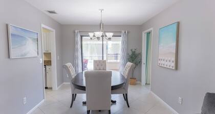 Charming 3-bedroom pool home with fast WiFi, AC in awesome Port St. Lucie.