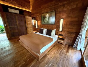 1 habitación, caja de seguridad en la habitación y escritorio 